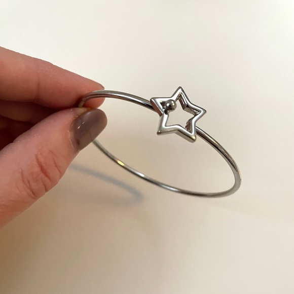 Bracelets - Picture 6 of 12